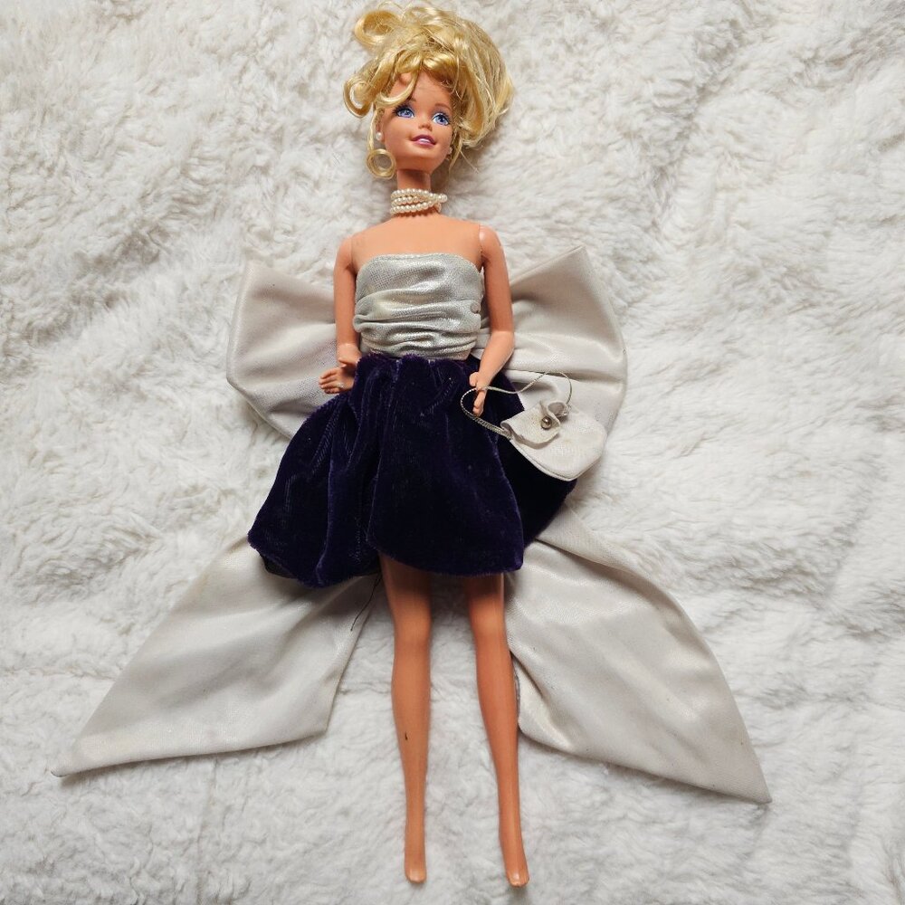 Vintage 1996 Special Occasion Barbie Series II #18216 Mattel Fashion Doll Blonde